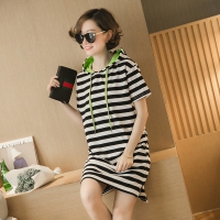 ��4��3�� ���¼�89.6����������������г�����ñ����������ȹŮ